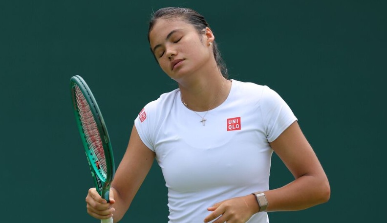 Emma Raducanu baja Wimbledon