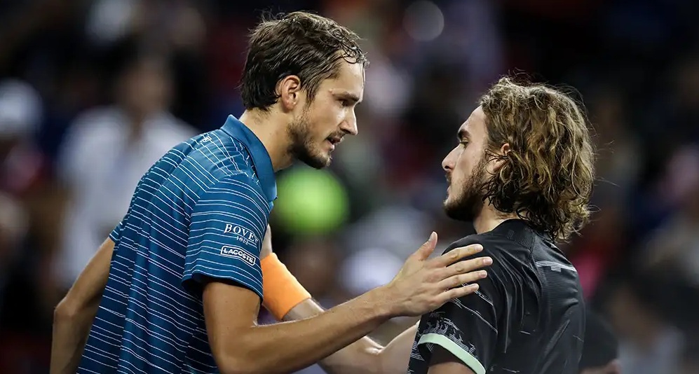 Daniil Medvedev y Stefanos Tsitsipas